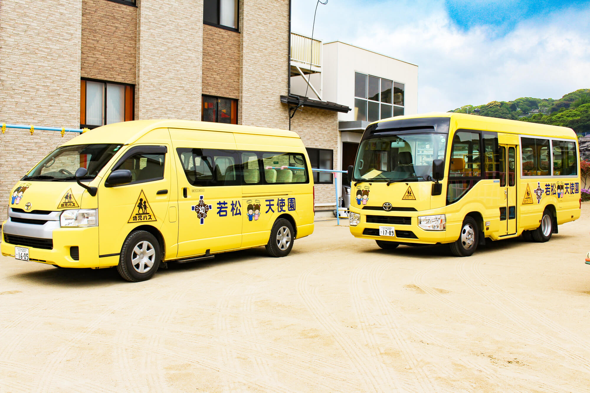 若松天使園のバスの画像